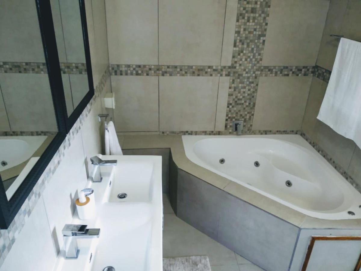 Villa Arlogenix à Durbanville Extérieur photo